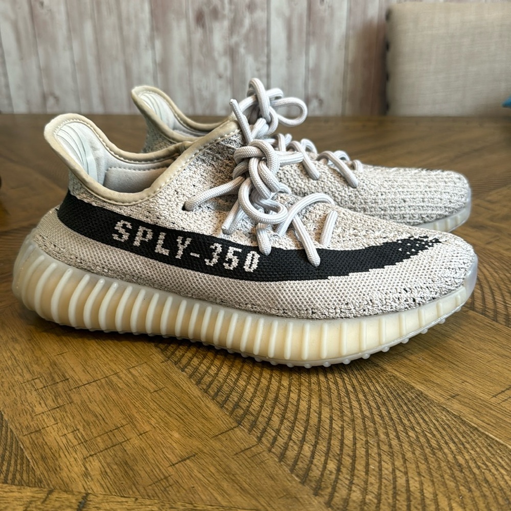 2022
Yeezy Boost 350 V2 'Slate'